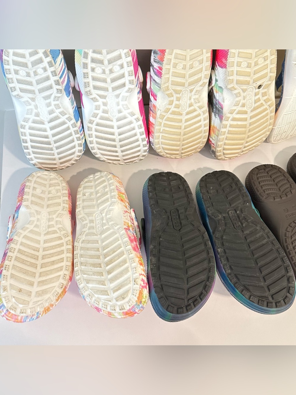 Crocs Slip On Fur Lined Shoe Lot Of Women’s Size 9 Tye Dye Colorful Pink Blue - Picture 11 of 11
